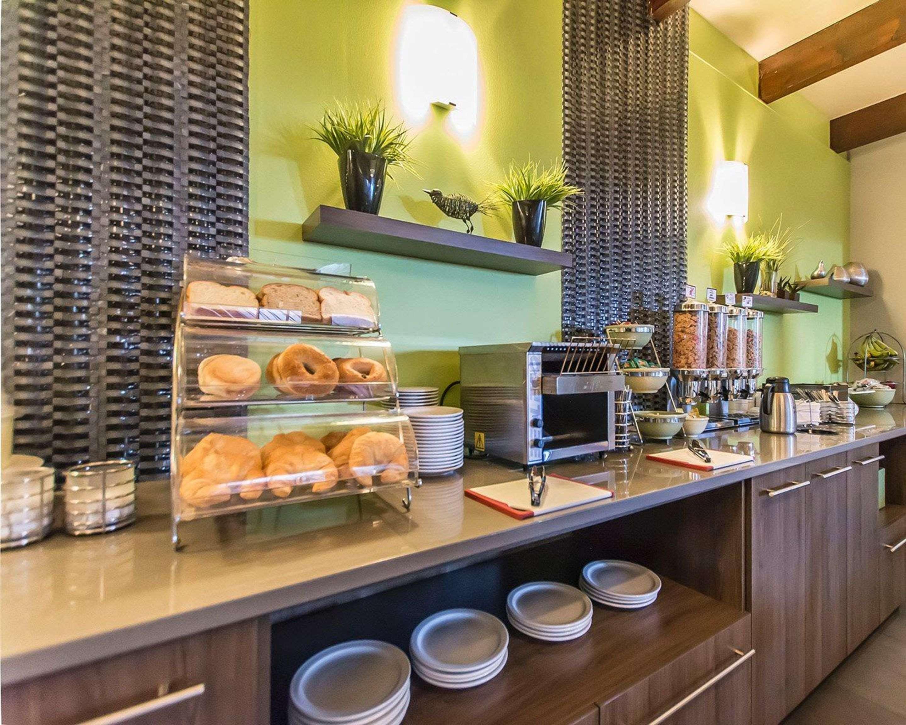 Quality Inn Rouyn-Noranda Buitenkant foto
