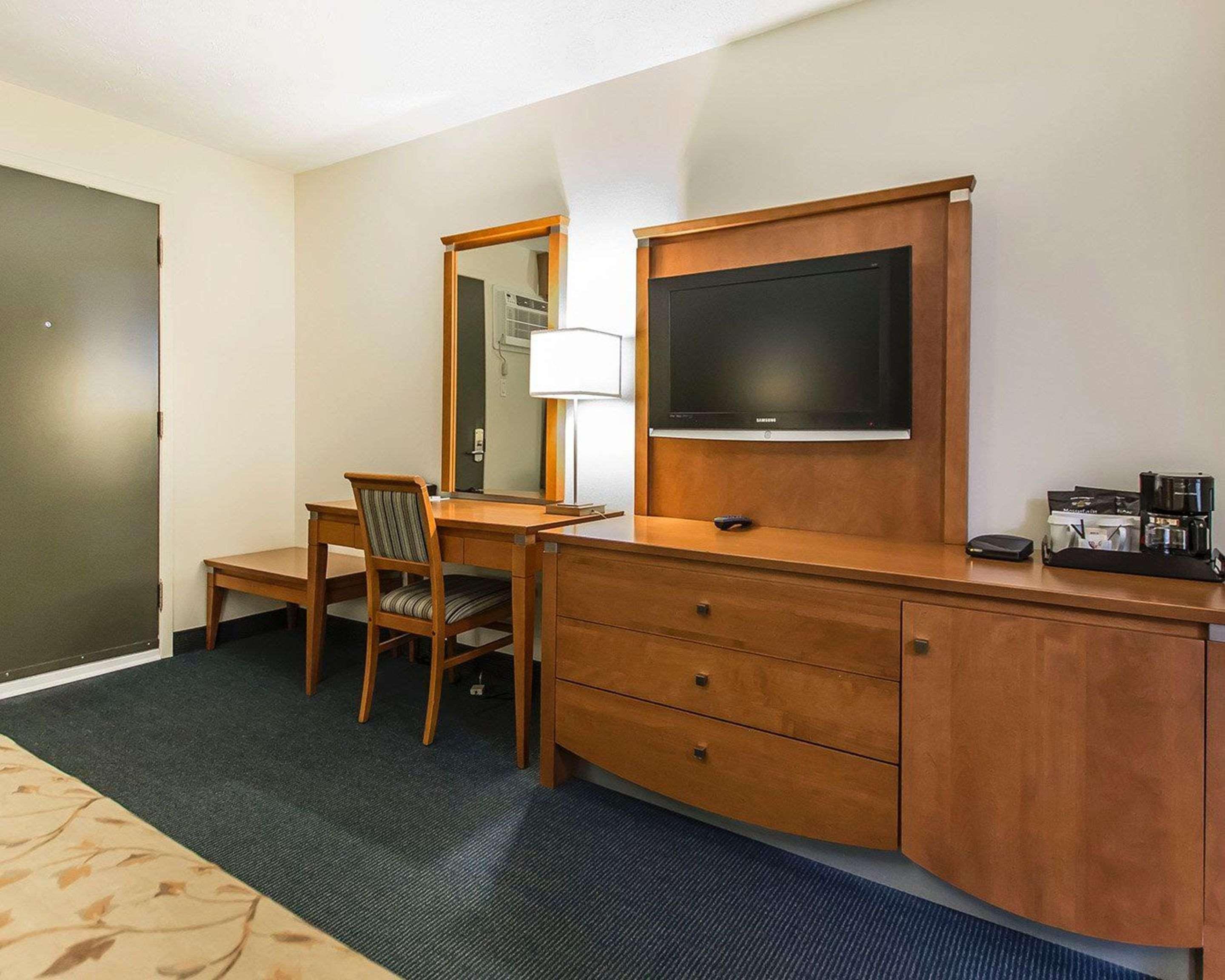 Quality Inn Rouyn-Noranda Buitenkant foto