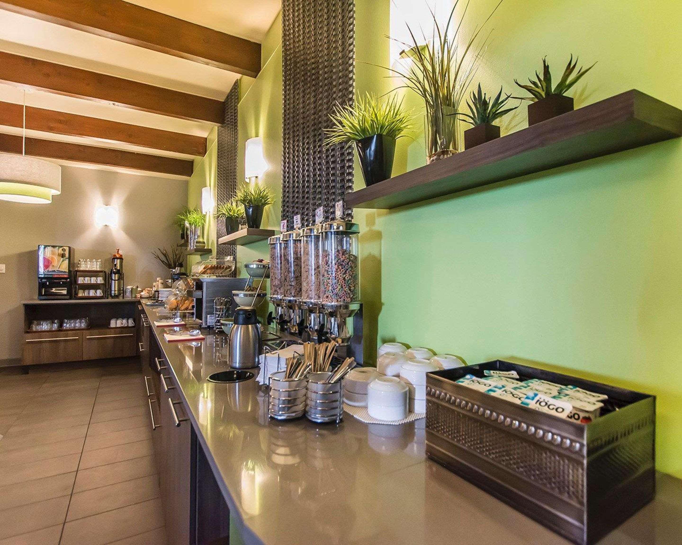 Quality Inn Rouyn-Noranda Buitenkant foto