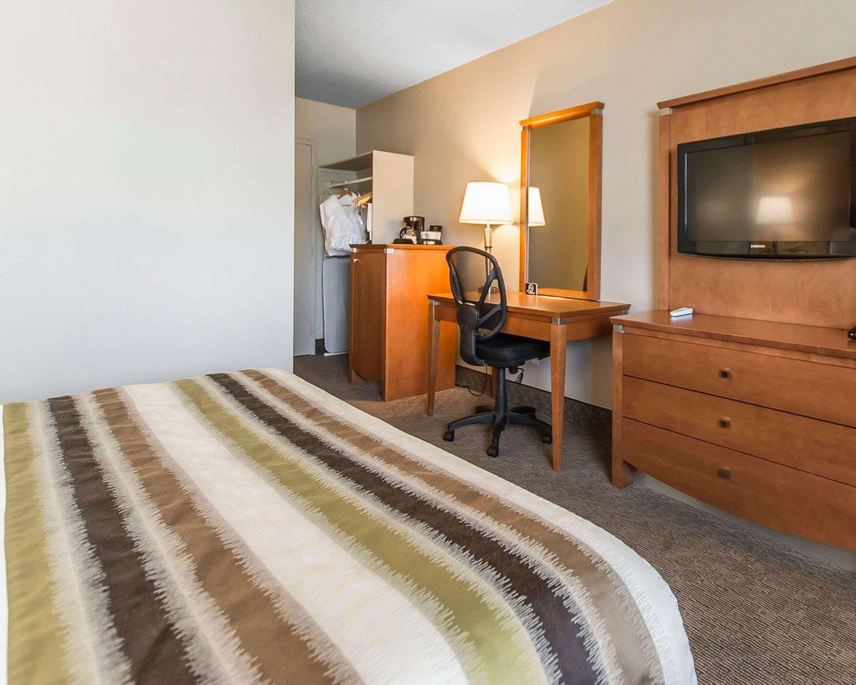 Quality Inn Rouyn-Noranda Buitenkant foto