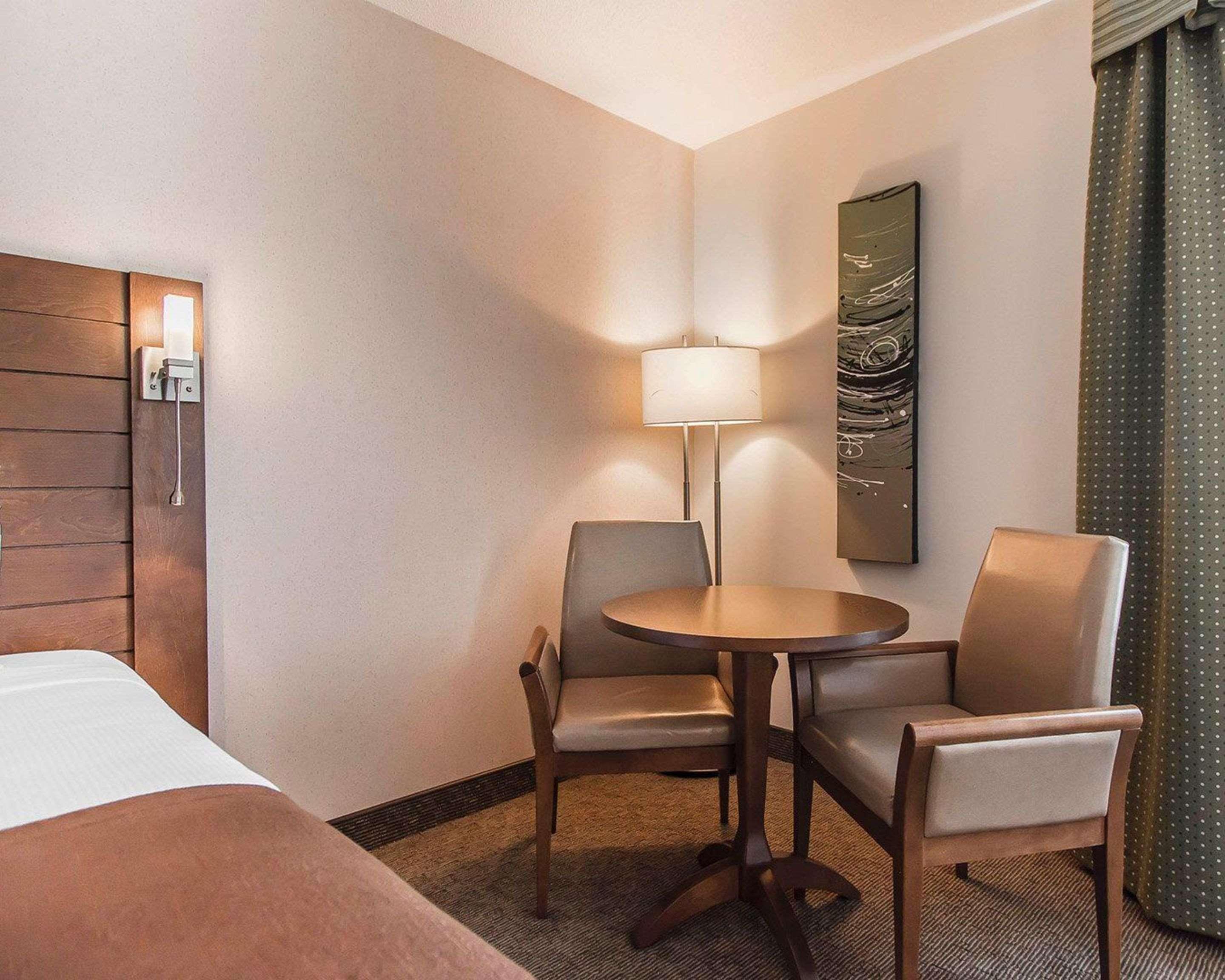 Quality Inn Rouyn-Noranda Buitenkant foto