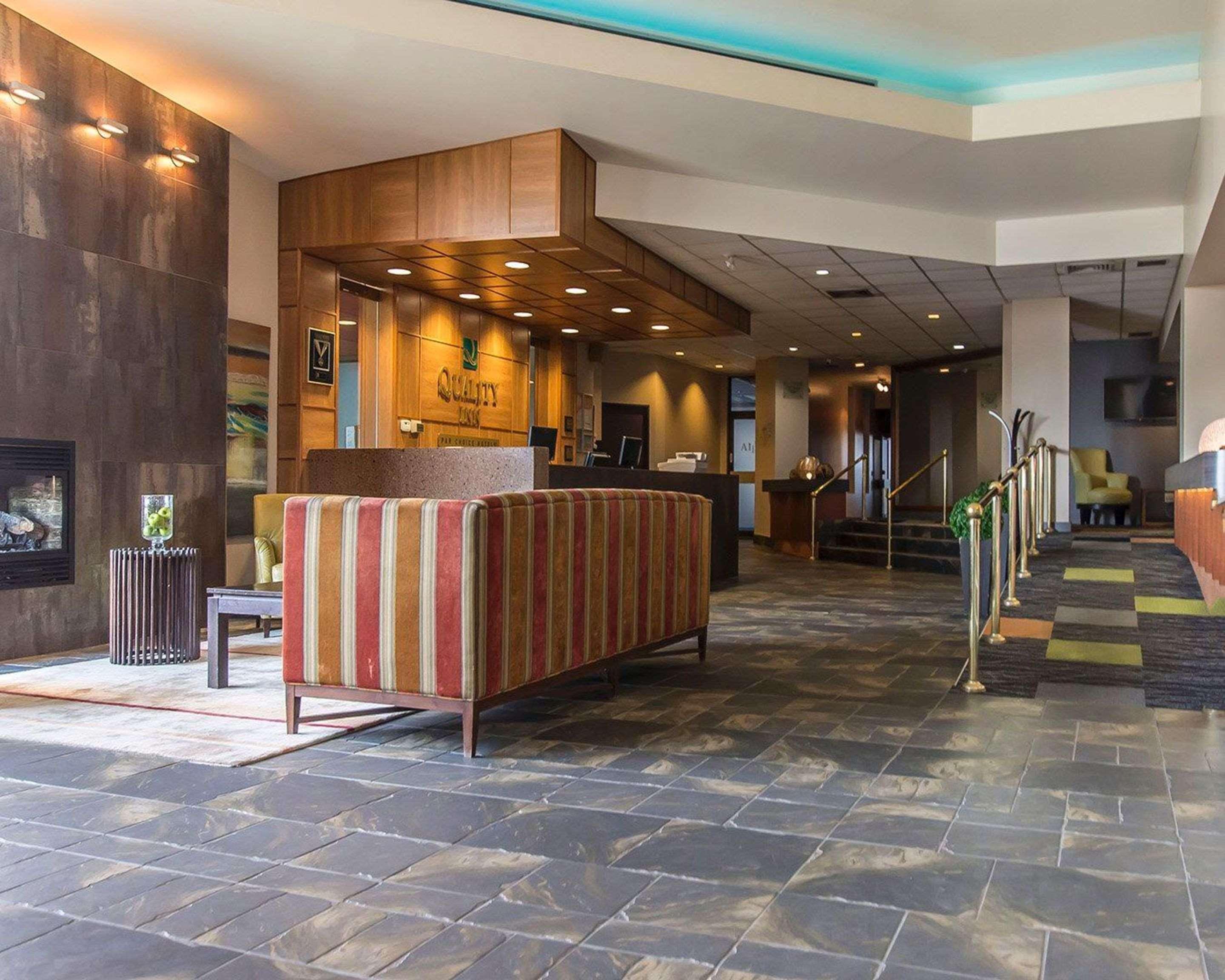 Quality Inn Rouyn-Noranda Buitenkant foto