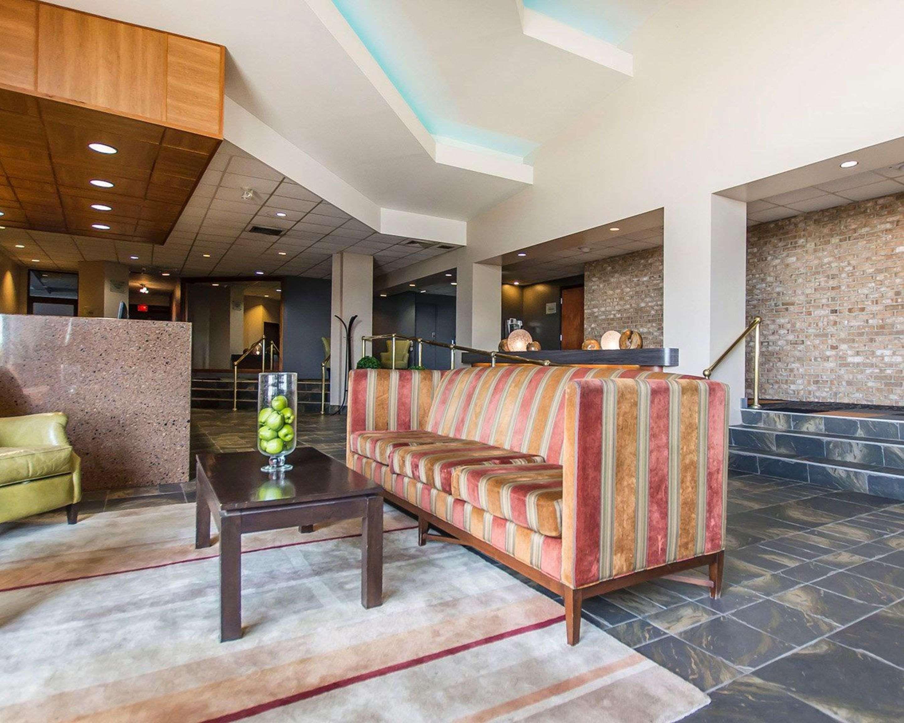 Quality Inn Rouyn-Noranda Buitenkant foto
