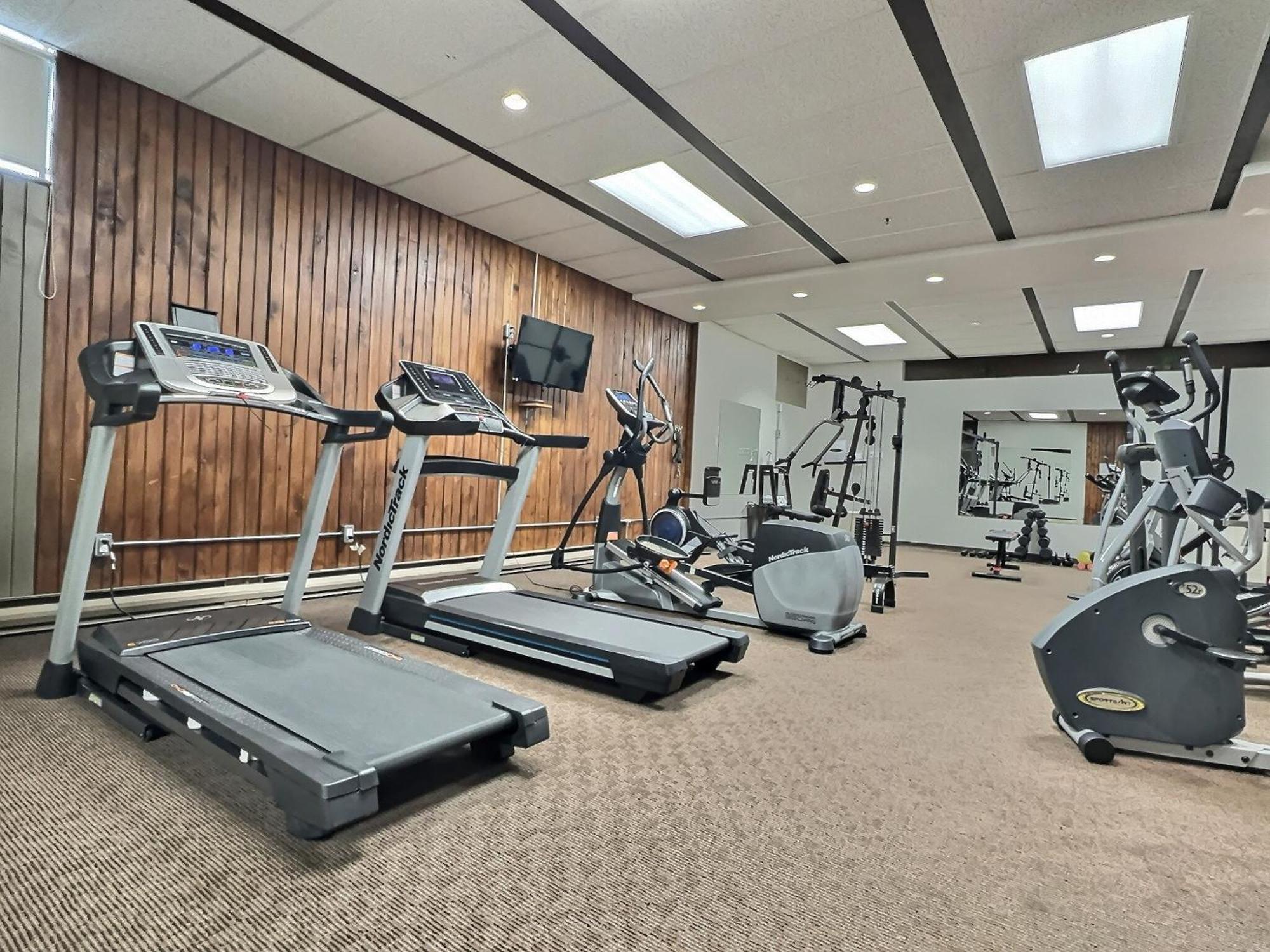 Quality Inn Rouyn-Noranda Buitenkant foto