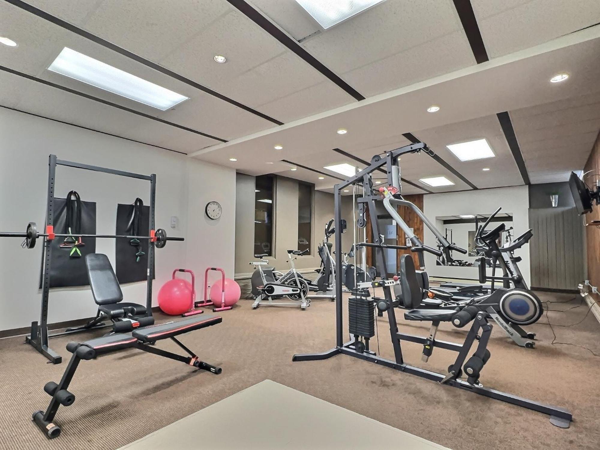 Quality Inn Rouyn-Noranda Buitenkant foto