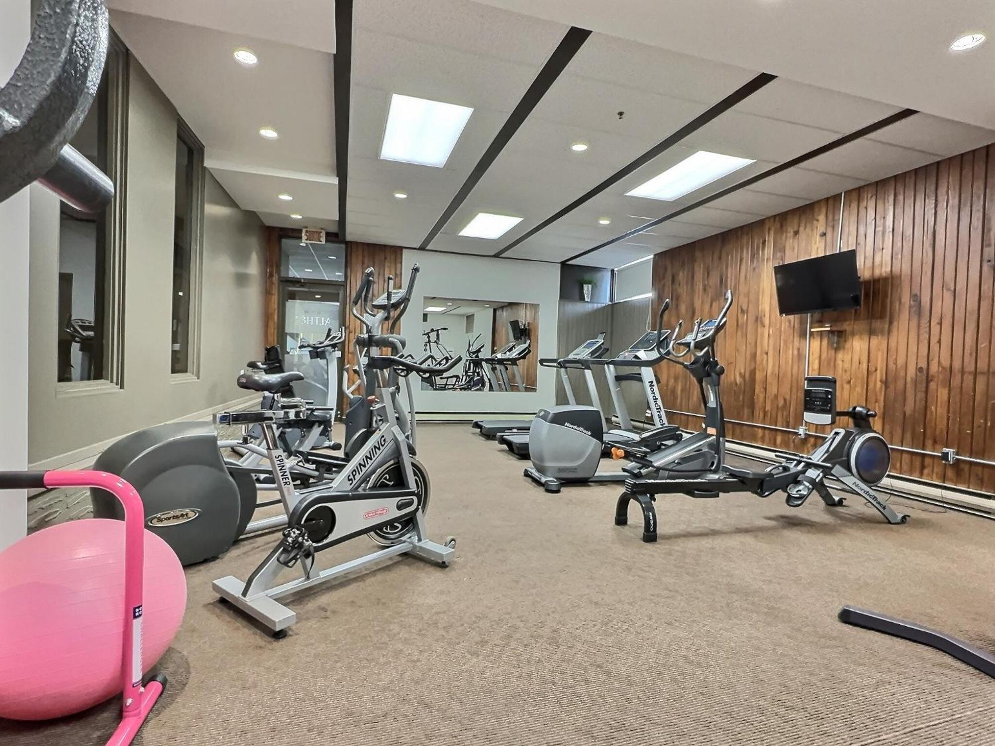 Quality Inn Rouyn-Noranda Buitenkant foto